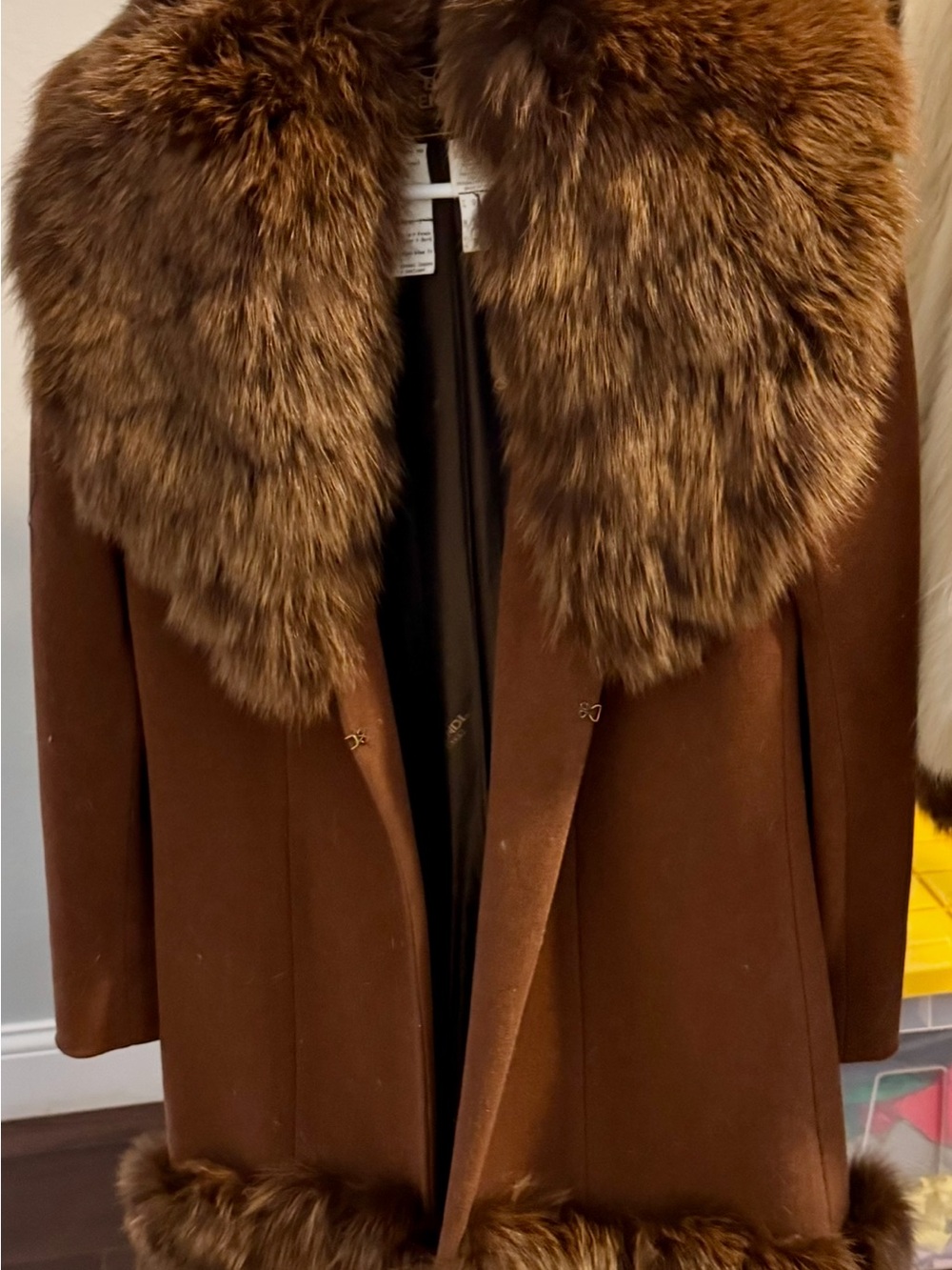 VINTAGE FENDI Brown 100% Virgin Wool Pea Coat with Blue Fox Fur. MINT CONDITION! - Picture 2 of 4